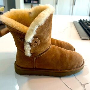 Ugh bailey boots size 8